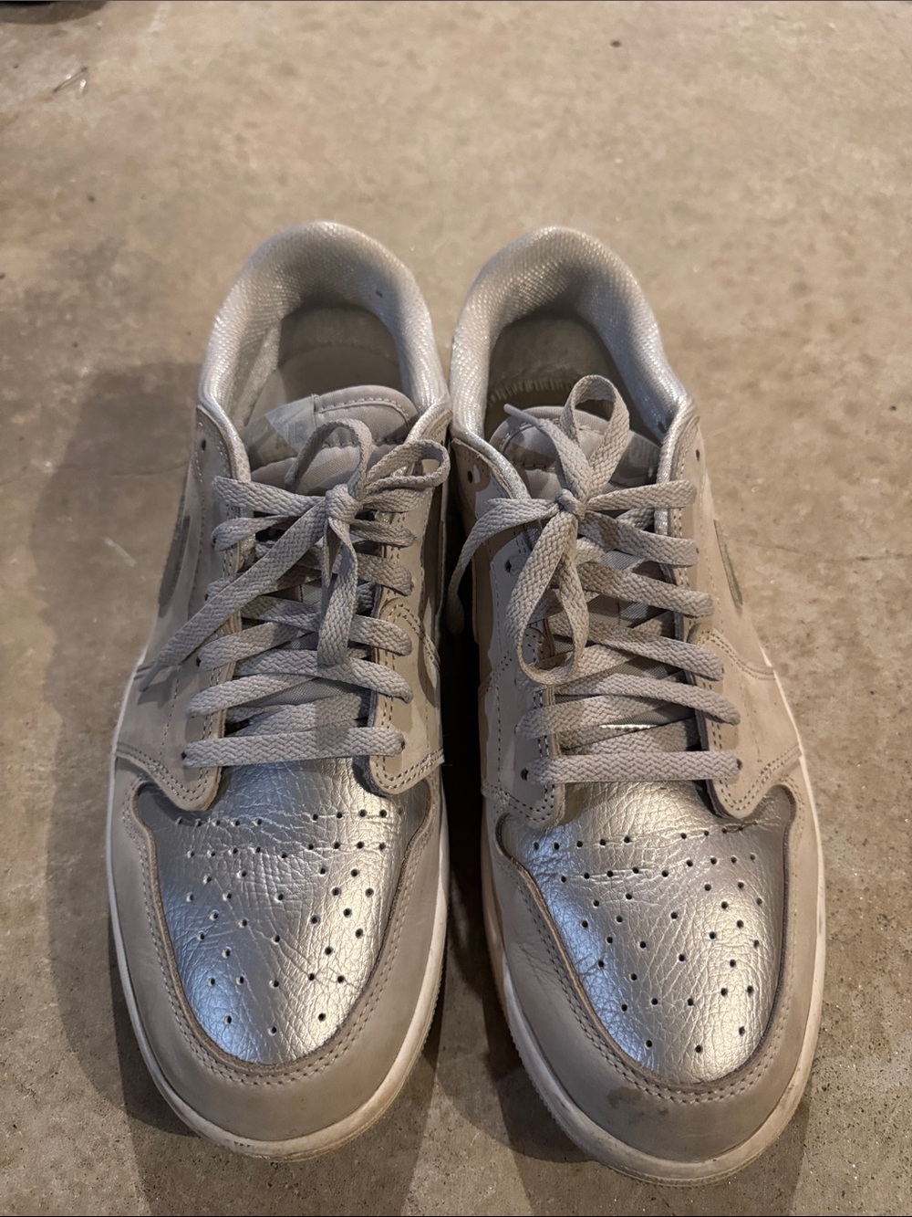 🚨🚨 Men's NIKE Jordan Gray Leather Low-Top Sneakers
